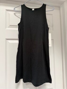 lululemon athletica Women's Black Sleeveless cinched waist Dress
